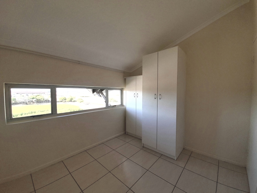 8 Bedroom Property for Sale in Uitzicht Western Cape